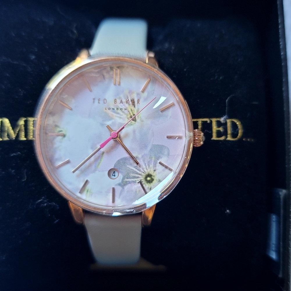 🌿Ted Baker London "Not Just a Pretty Face" Floral Watch [37mm]🌿 - Picture 6 of 9